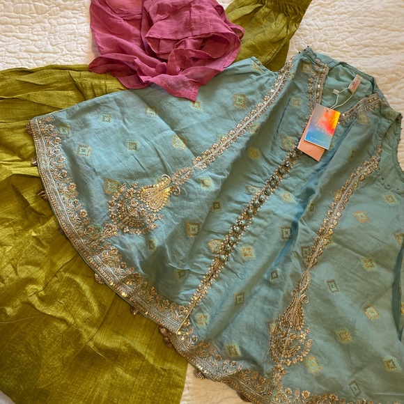 Sold Brand new Ethinic kids - Picture 1 of 1